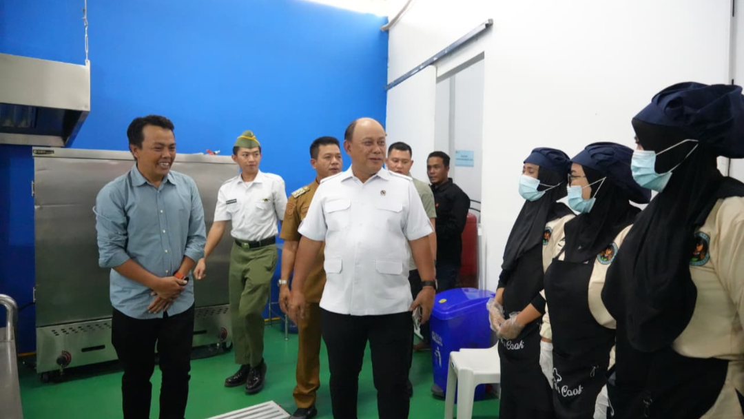 Dorong Ekonomi Rakyat melalui MBG, Kepala BGN Langsa Pantau SPPG di Bandung